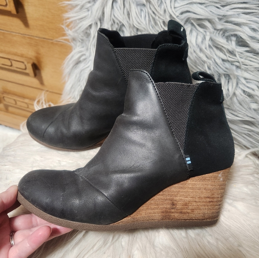 Toms/  Black Wedge Ankle Boots